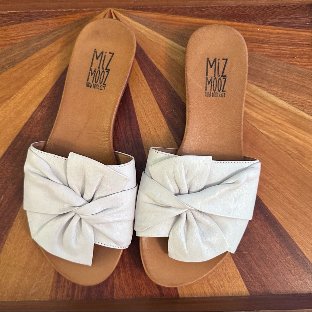 MIZ MOOZ NYC ANGELINA White Leather Flats/Sandals Size 38/8